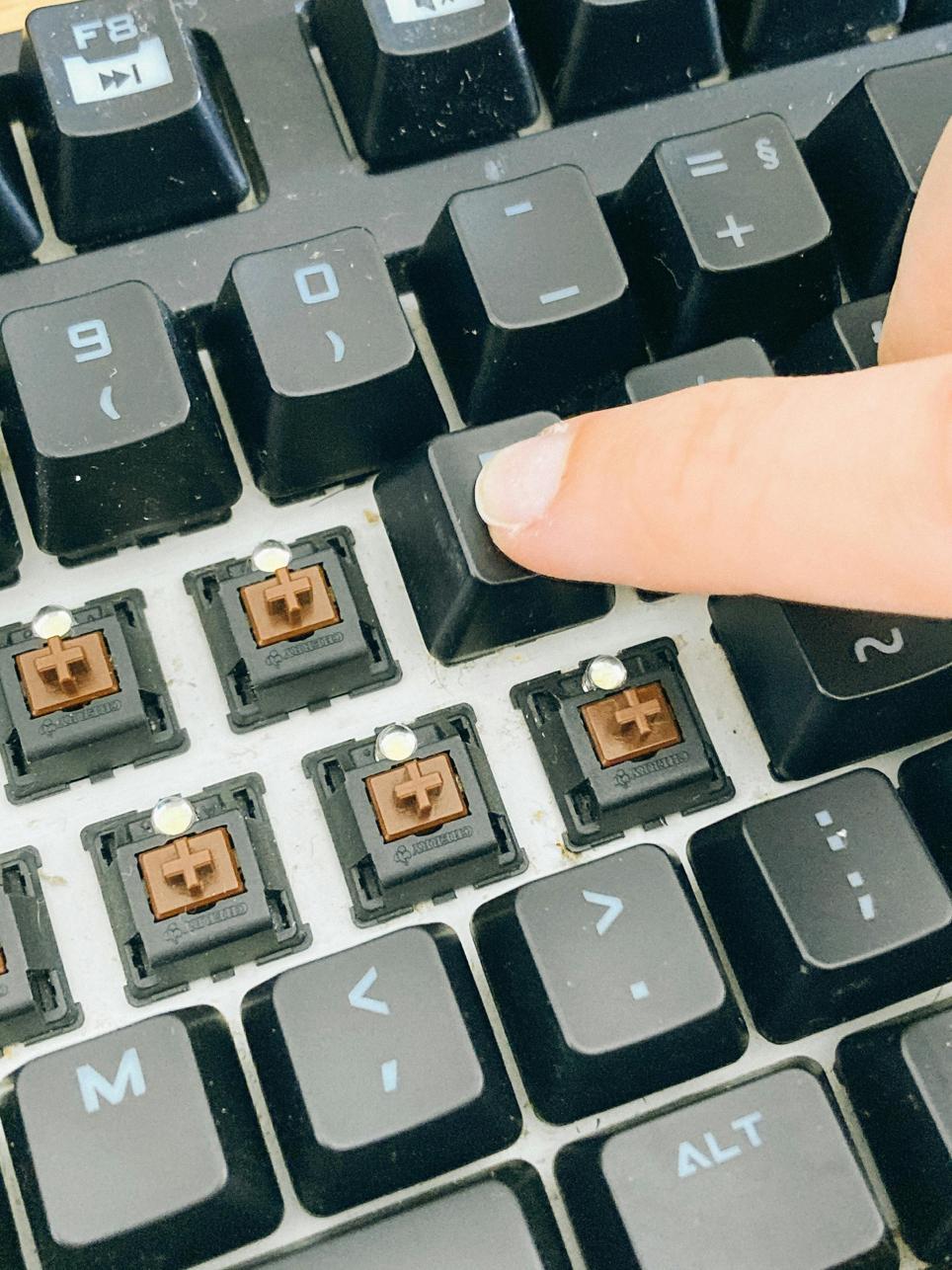 Comment réparer les touches collantes du clavier