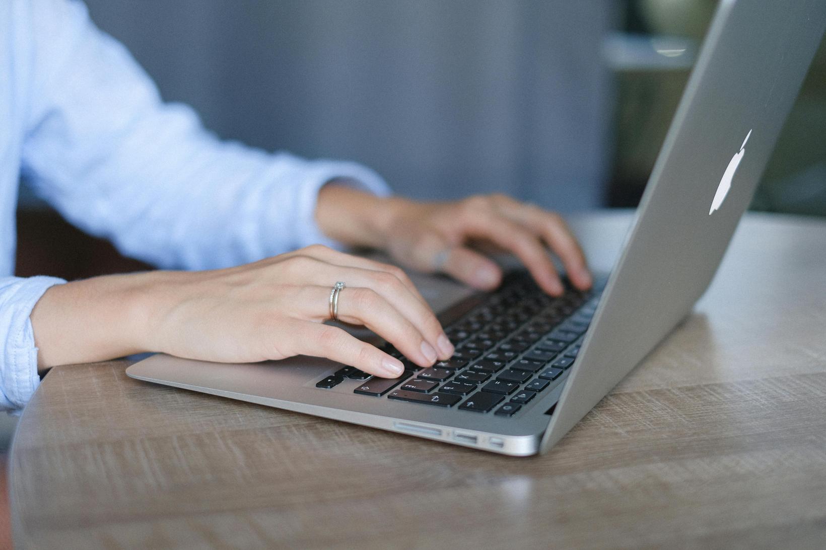 Cómo encender y personalizar la luz del teclado de tu portátil HP